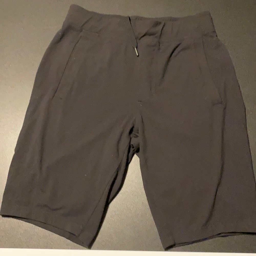 Black Lululemon men’s shorts large